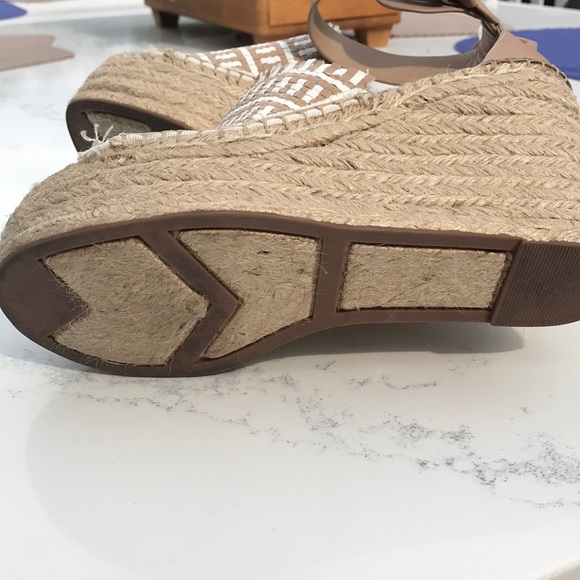 Andrew Espadrille Wedge Sandal
MARC FISHER LTD NEW - Picture 6 of 7
